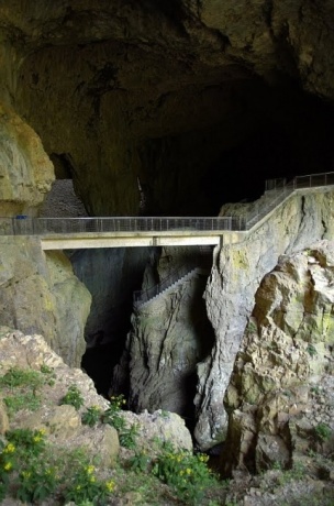 Шкоцанская пещера