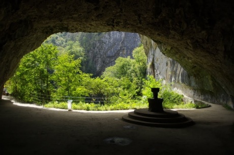Шкоцанская пещера