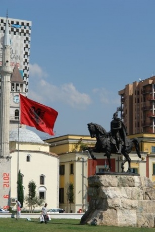 Про Албанию
