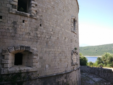 Посещение крепости Мамула и Голубой пещеры в Черногории