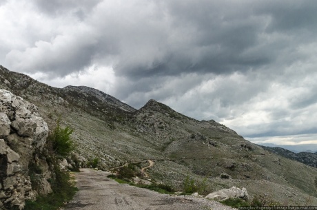 Балканы 2012. Старая дорога с видом на Албанию