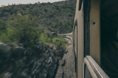 На поезде в Черногорию.