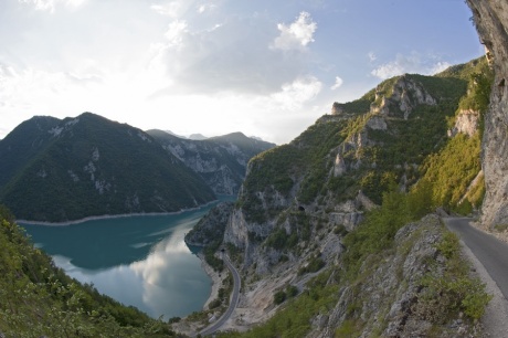 В Черногорию на авто через Румынию и Сербию: дороги, визы, цены