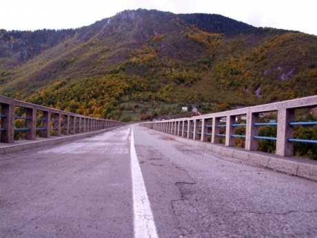 Дорогами Северной Черногории, мост Джурджевича и Чёрное Озеро.