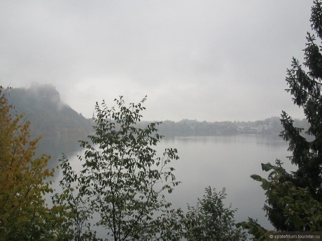 Дождь на озере Блед