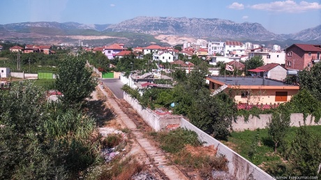 Албания. По дороге в страну бункеров, разрухи и нестабильности.