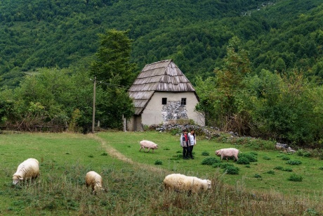 Албания. В заброшенной горной деревне.