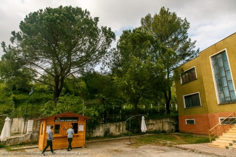 Торжество коммунистической паранойи: гигантский бункер в Тиране