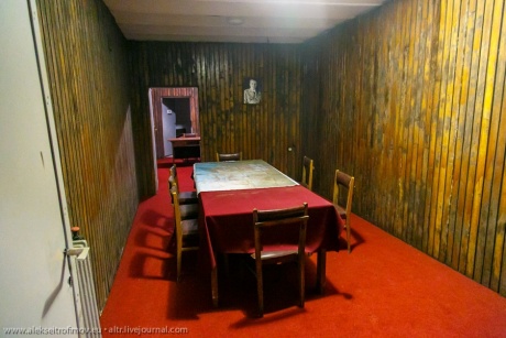 Торжество коммунистической паранойи: гигантский бункер в Тиране