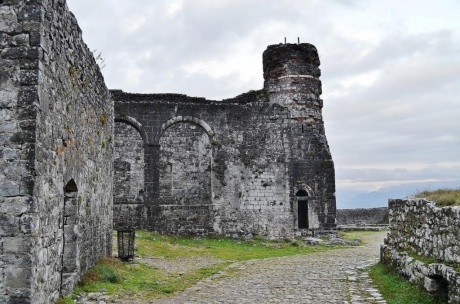 Из Черногории в Албанию на один день: крепость Розафа.