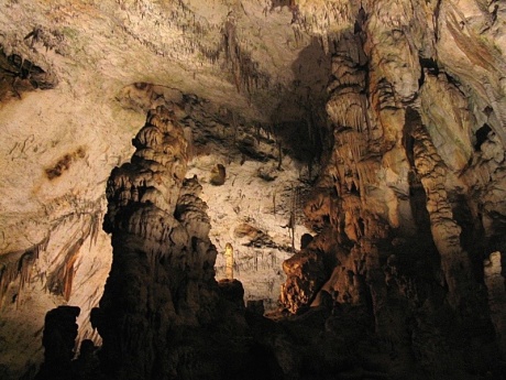 Из Постойнской пещеры в Предъямский замок