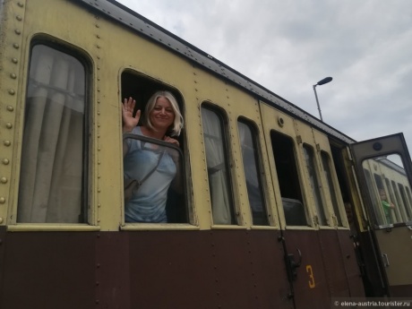 На ретро-поезде вдоль реки Соча, да ещё и с песней !