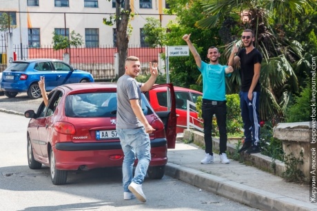 Албания - страна бункеров, мерседесов и преступников